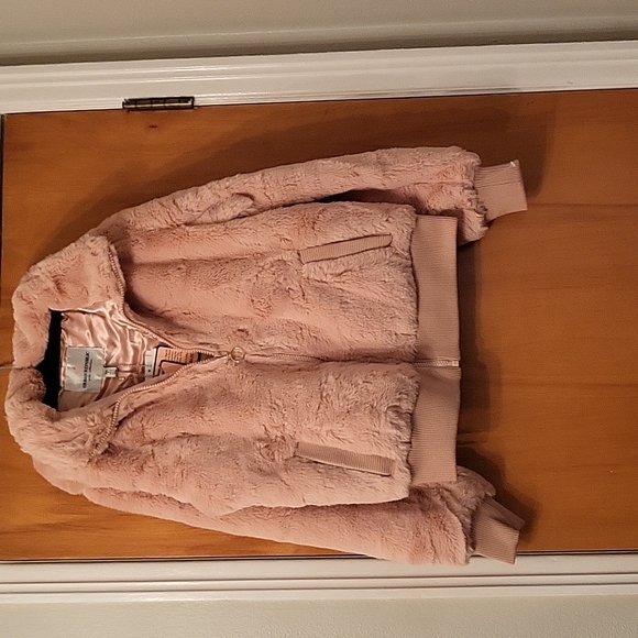 🎉Host Pick🎉 Girls Blush Faux Fur Jacket With Pockets - Picture 2 of 5